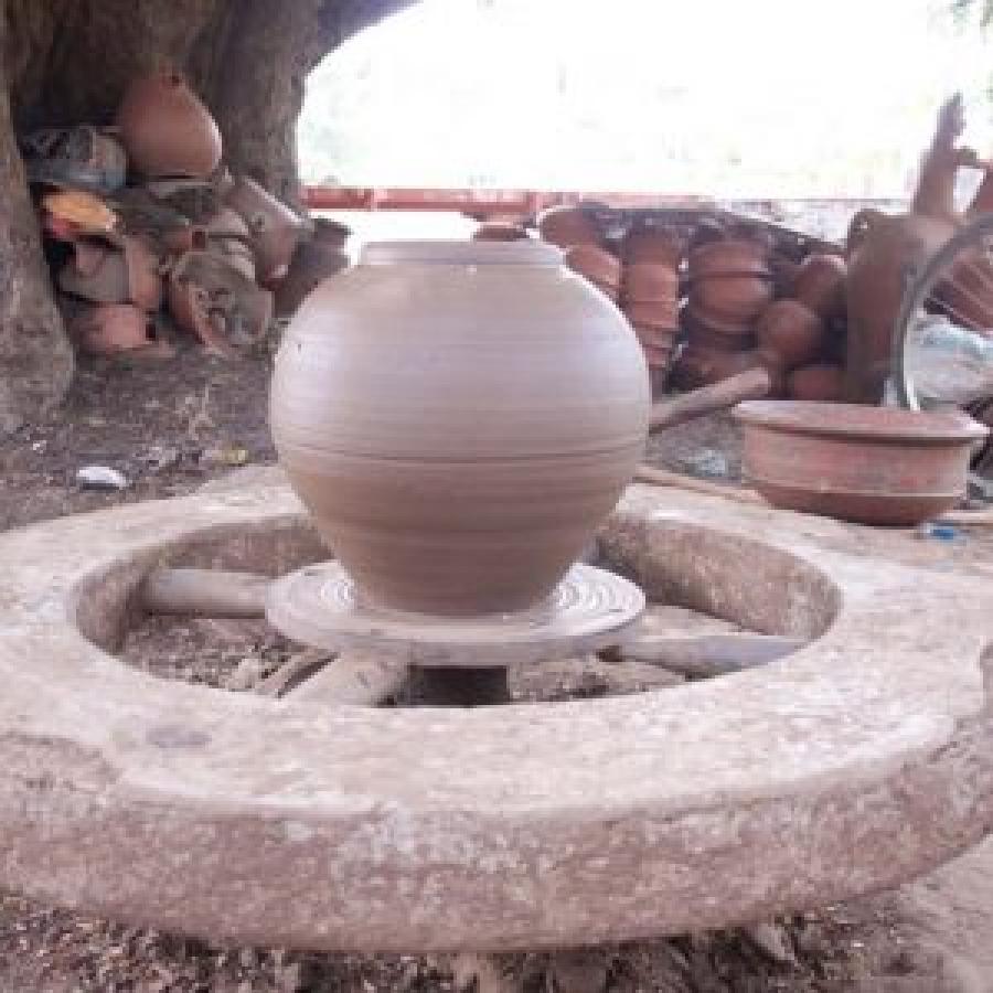 Makers of Clay cookware Zishta