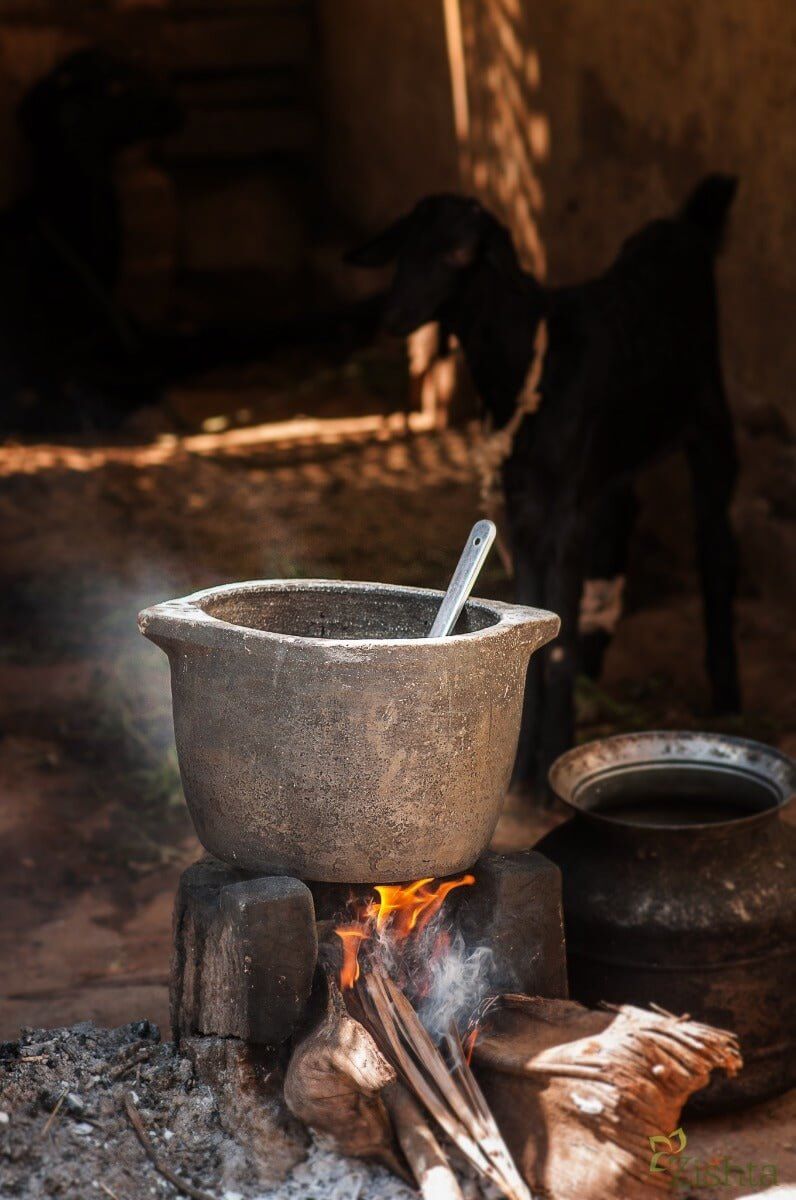 Zishta Kal chatti cooking in fire wood