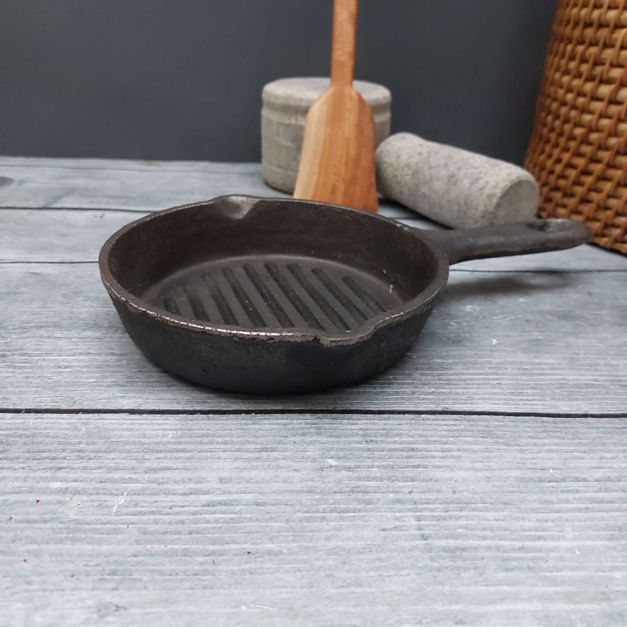 Cast Iron Mini Grill Pan Round-2-Zishta Traditional Cookware